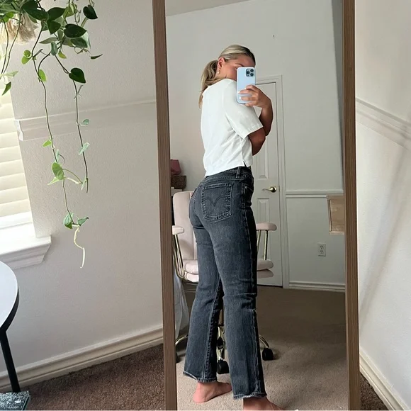 Levi’s Wedgie Straight Women’s Jeans. “Sunset Black” - Picture 4 of 9